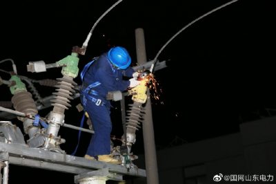 35千伏日莊變電站的7組刀閘開展整體更換工作 35千伏日莊變電站的7組刀閘開展整體更換工作