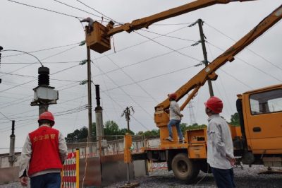 拆除耦合電容器進(jìn)行消缺 拆除耦合電容器進(jìn)行消缺
