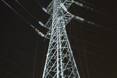 湖北送變電公司順利完成更換鐵路導(dǎo)線 湖北送變電公司順利完成更換鐵路導(dǎo)線