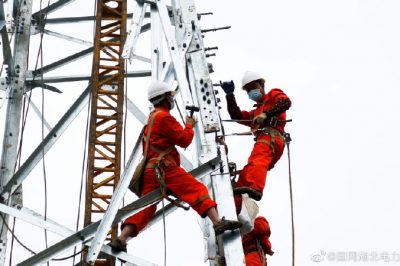 加緊施工，確保鄉(xiāng)鎮(zhèn)電網(wǎng)“強(qiáng)筋壯骨”