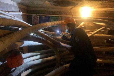 變電站出線(xiàn)10千伏電纜溝道內(nèi)電纜線(xiàn)路開(kāi)展特巡和紅外測(cè)溫