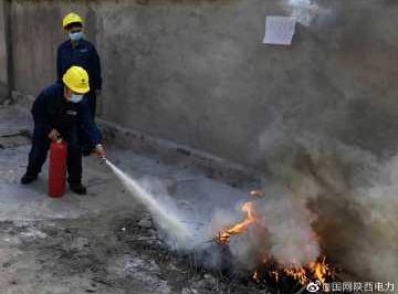 【起火了？莫慌！消防演練我們是認(rèn)真的】為提高變電運(yùn)維人員的消防安全意識(shí)