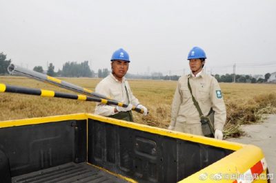 夏收之季聯(lián)合政府“護(hù)電”“護(hù)藍(lán)天” 夏收之季聯(lián)合政府“護(hù)電”“護(hù)藍(lán)天”