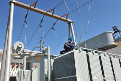 35千伏東高變電站進(jìn)行設(shè)備增容作業(yè) 35千伏東高變電站進(jìn)行設(shè)備增容作業(yè)
