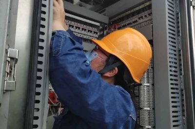 用青春和汗水在平凡的崗位上書寫光彩人生 用青春和汗水在平凡的崗位上書寫光彩人生