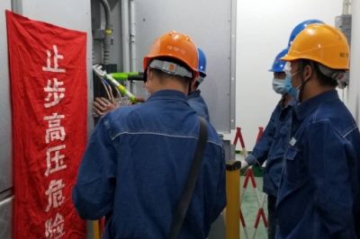 國際港務(wù)區(qū)港務(wù)西站與廣場南路西北角進(jìn)行新裝供電工作