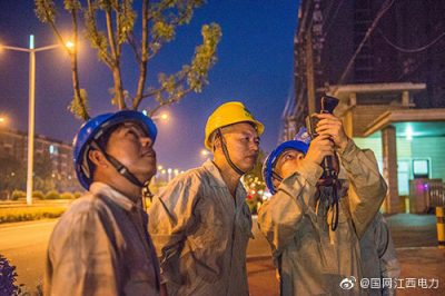 安源區(qū)供電公司對(duì)電桿測(cè)溫 安源區(qū)供電公司對(duì)電桿測(cè)溫