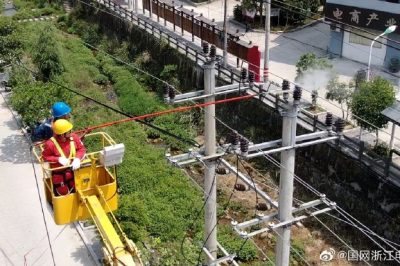 景寧首次開展帶電清洗配電設備作業(yè)