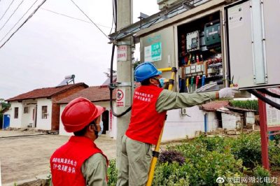 檢查線路、變壓器等設備