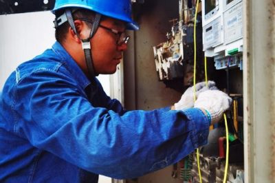 為客戶正常用電搶修和更換計量裝置 為客戶正常用電搶修和更換計量裝置