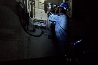 快速搶修為客戶挽回經(jīng)濟(jì)損失 快速搶修為客戶挽回經(jīng)濟(jì)損失