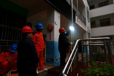 安置點(diǎn)的燈亮了！