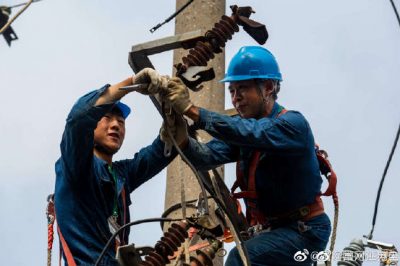 更換老舊電桿、柱上開關(guān)、配變刀閘熔斷器