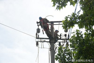 更換絕緣導線，安裝智能開關和斷路器