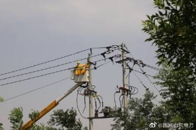 帶電斷接弓子線 保障線路可靠運(yùn)行 帶電斷接弓子線 保障線路可靠運(yùn)行