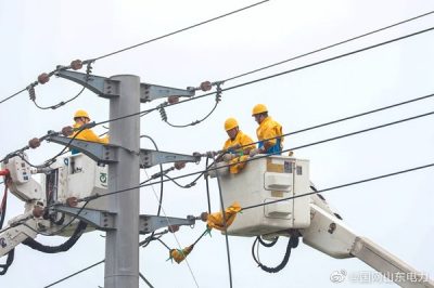 帶電加裝分界開關(guān) 確保供電穩(wěn)定 帶電加裝分界開關(guān) 確保供電穩(wěn)定