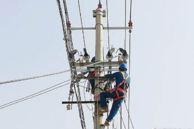 更換10千伏線路電桿金具和導(dǎo)線 更換10千伏線路電桿金具和導(dǎo)線