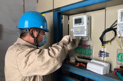 迅速裝表接電，保證工棚用電