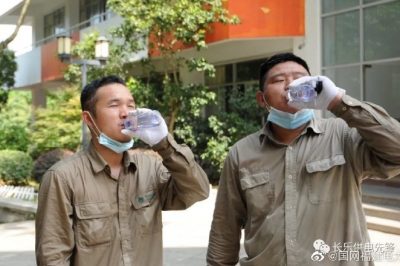 帶電作業(yè)保障高考學子清涼一夏 帶電作業(yè)保障高考學子清涼一夏