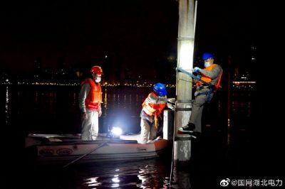 完成桿上計(jì)量裝置及配電設(shè)備上移工作 完成桿上計(jì)量裝置及配電設(shè)備上移工作