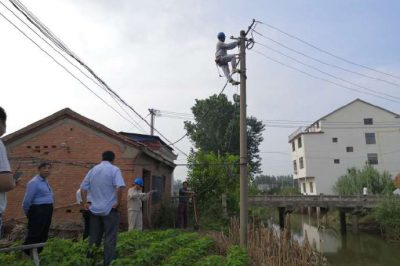 安裝拉線解決線路弧垂大 安裝拉線解決線路弧垂大