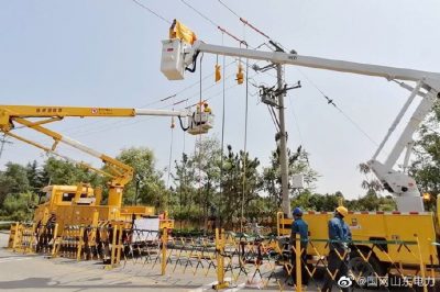 帶電更換分段開關(guān) 保障客戶可靠用電 帶電更換分段開關(guān) 保障客戶可靠用電