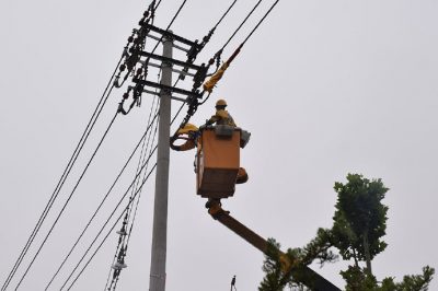 完成帶負(fù)荷直線(xiàn)桿改耐張桿并加裝柱上開(kāi)關(guān)的作業(yè)任務(wù) 完成帶負(fù)荷直線(xiàn)桿改耐張桿并加裝柱上開(kāi)關(guān)的作業(yè)任務(wù)