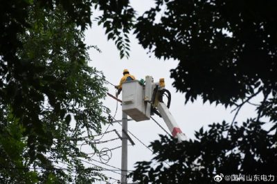 對10千伏曲莊線進(jìn)行帶電斷接引流線工作