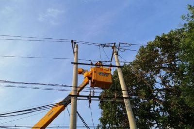 開展帶電作業(yè)，助力提質(zhì)增效