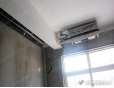 在窗戶加裝穩(wěn)壓器？不靠譜，這是在給空調(diào)增加耗電量！