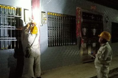 對轄區(qū)線路設(shè)備進(jìn)行夜間日常巡視