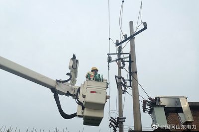 緊急搶修變壓器恢復正常供電
