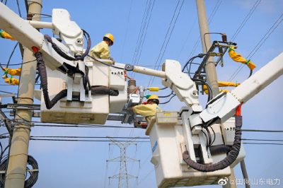 順利完成10千伏濱海II線(xiàn)61號(hào)桿開(kāi)關(guān)的更換工作