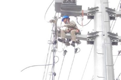 對103#胡機線胡寨南3#變線路進行架設