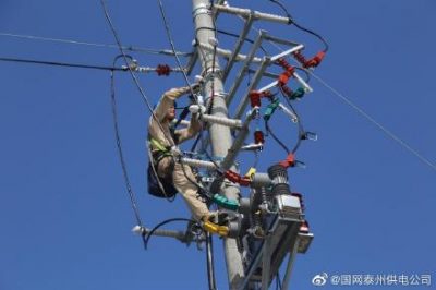 在泰州婦幼保健所工程現(xiàn)場安裝500KVA變壓器1臺及附屬設(shè)備 在泰州婦幼保健所工程現(xiàn)場安裝500KVA變壓器1臺及附屬設(shè)備