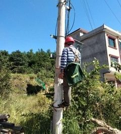 在青山農(nóng)改#2變臺區(qū)進(jìn)行安全用電稽查