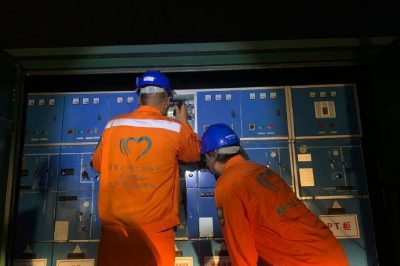 對(duì)10千伏周莊線、10千伏麗都線開(kāi)展夜巡測(cè)溫工作