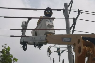 帶電作業(yè)人員新上500千伏安變壓器帶電接火作業(yè) 帶電作業(yè)人員新上500千伏安變壓器帶電接火作業(yè)