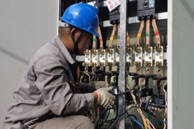 學(xué)前小區(qū)3號變電所進(jìn)行智能配電終端(TTU)安裝施工 學(xué)前小區(qū)3號變電所進(jìn)行智能配電終端(TTU)安裝施工