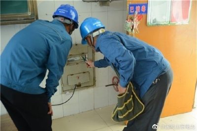 開學(xué)在即對學(xué)校重點(diǎn)檢查變壓器、配電室、插座等是否存在故障