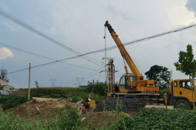 運維站500千伏青洋變電站值班員對站內(nèi)設(shè)備開展全面巡視