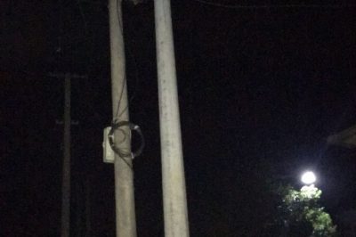 國網(wǎng)藍(lán)山供電公司晚上利用用電高峰期進(jìn)行安全夜巡工作