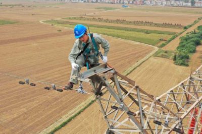 主網(wǎng)“修補匠”，為線路設(shè)備披上“防塵衣”