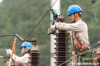 至220千伏龍山變電站開展線路開關(guān)發(fā)熱缺陷處理 至220千伏龍山變電站開展線路開關(guān)發(fā)熱缺陷處理