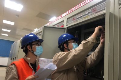 進行龍東5261線路保護校驗工作