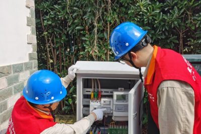 開(kāi)展供電設(shè)備巡視??力?！半p節(jié)”用電安全