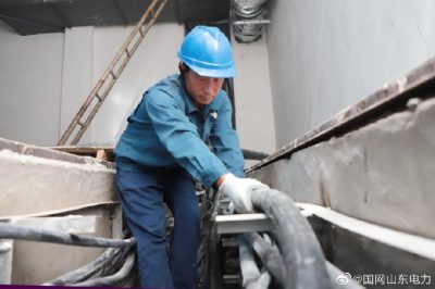 鋪設(shè)高壓電纜2300米，低壓電纜1100米