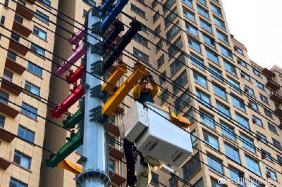 10千伏南環(huán)北線28號(hào)桿進(jìn)行帶電安裝接地掛環(huán)工作 10千伏南環(huán)北線28號(hào)桿進(jìn)行帶電安裝接地掛環(huán)工作