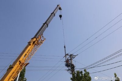 對(duì)10千伏葛溝一支線(xiàn)進(jìn)行農(nóng)網(wǎng)檢修改造施工 對(duì)10千伏葛溝一支線(xiàn)進(jìn)行農(nóng)網(wǎng)檢修改造施工