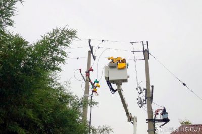 在順河南線污水處理廠分支35號桿處開展帶電業(yè)擴接火